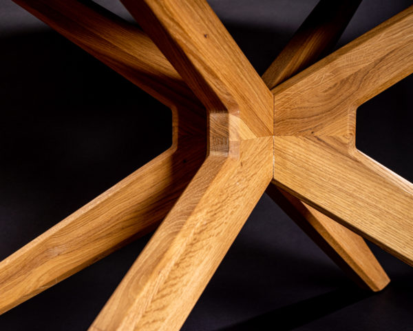 X-LINE CROSS Massivholz-Esstisch